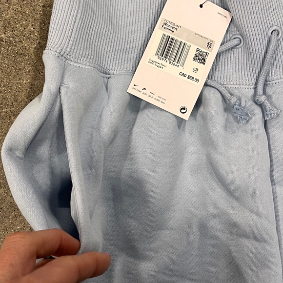 NWT Nike Loose Fit Sweatshorts Sz XS - Picture 8 of 9